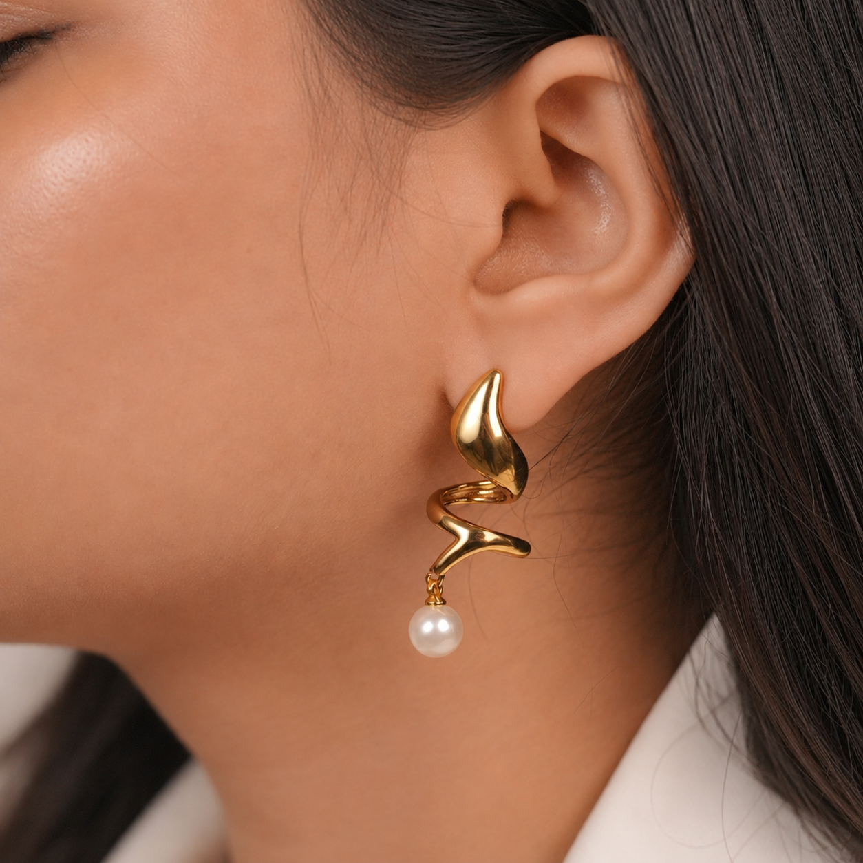 Calla Pearl Earrings