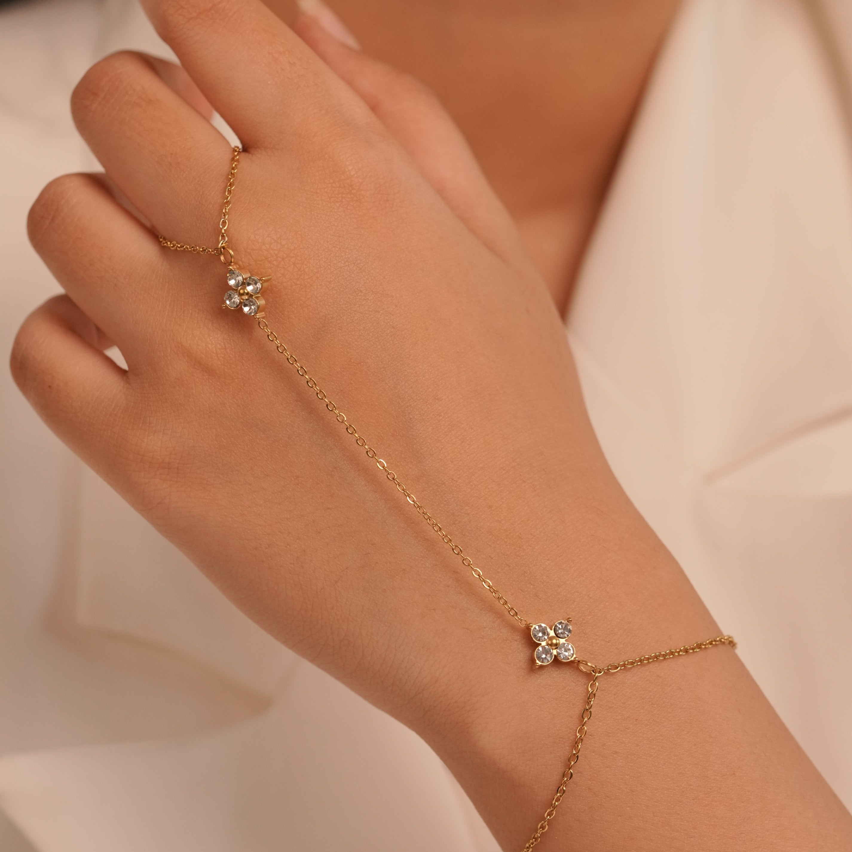 Studded Clover Handchain