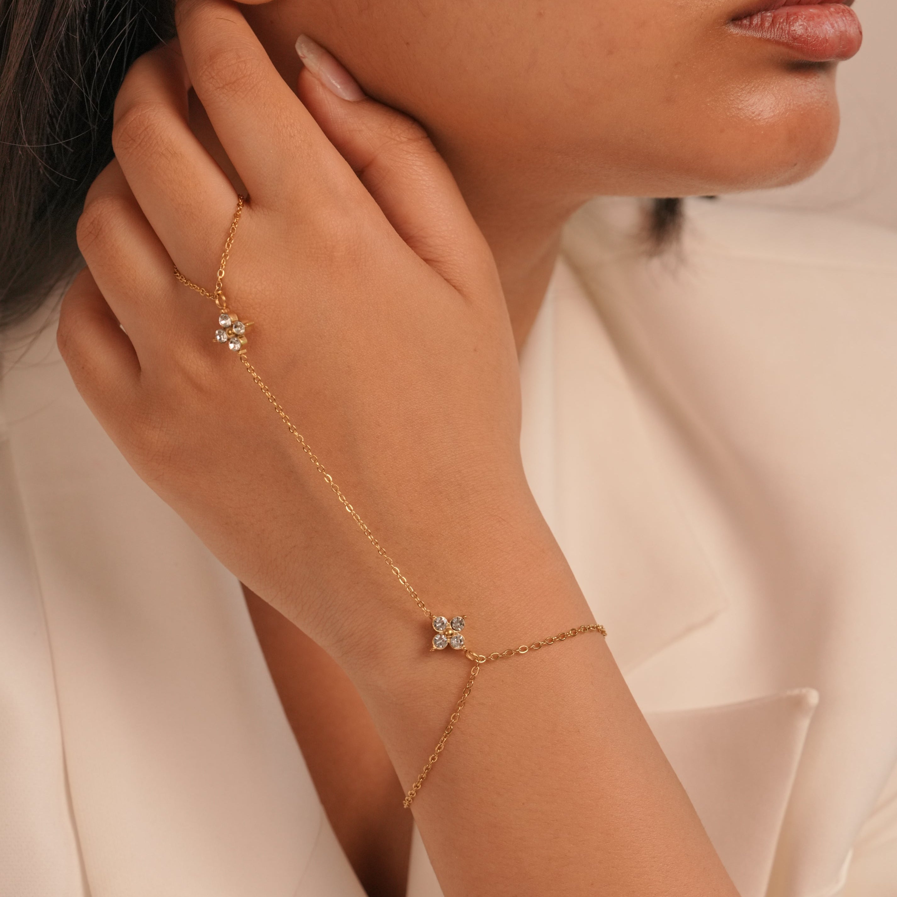 Studded Clover Handchain
