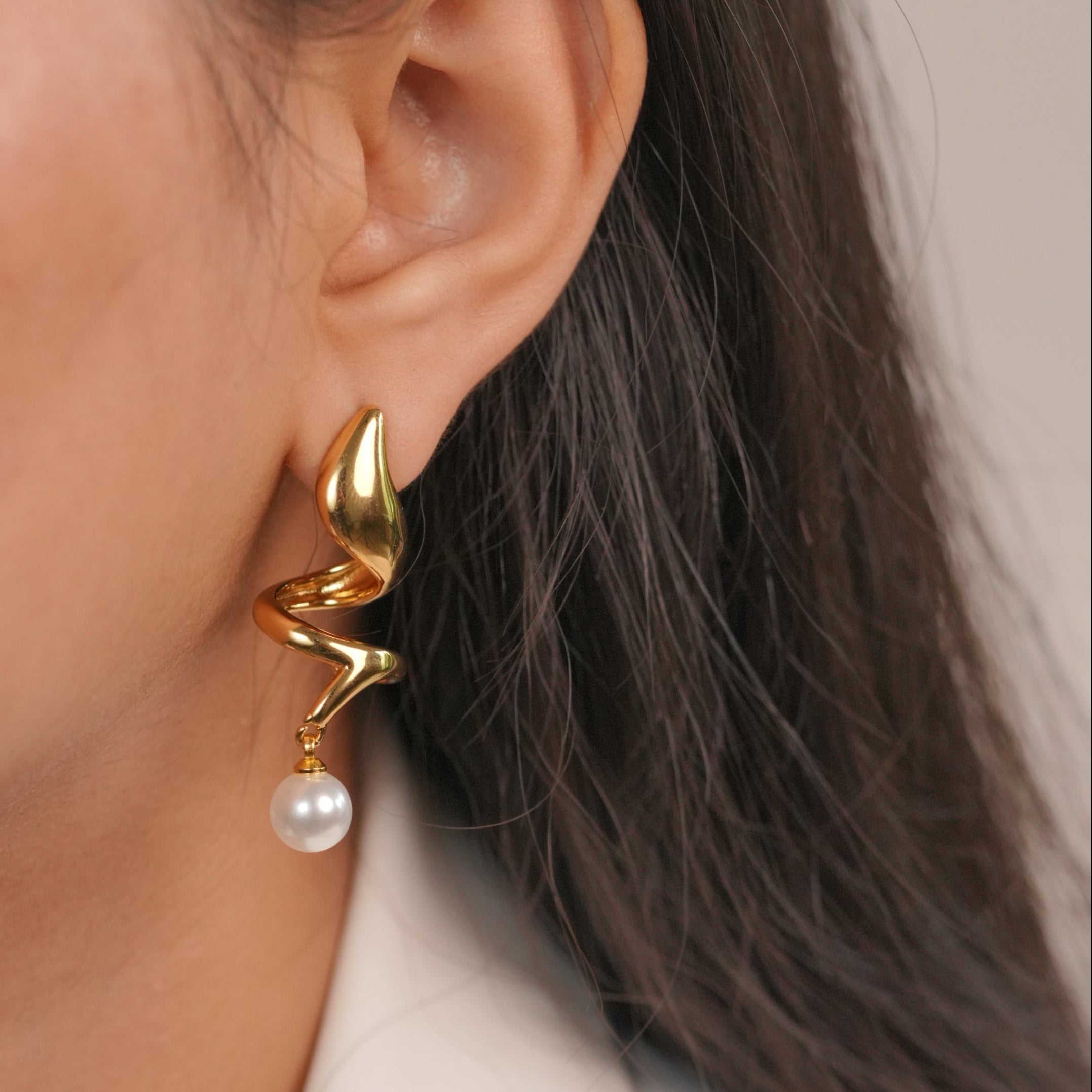 Calla Pearl Earrings