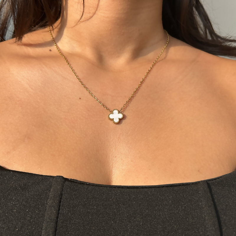 WHITE CLOVER NECKLACE - 18K GOLD-PLATED