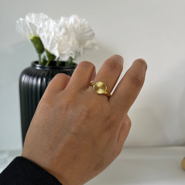 SUN RAYS RING - 18K GOLD PLATED