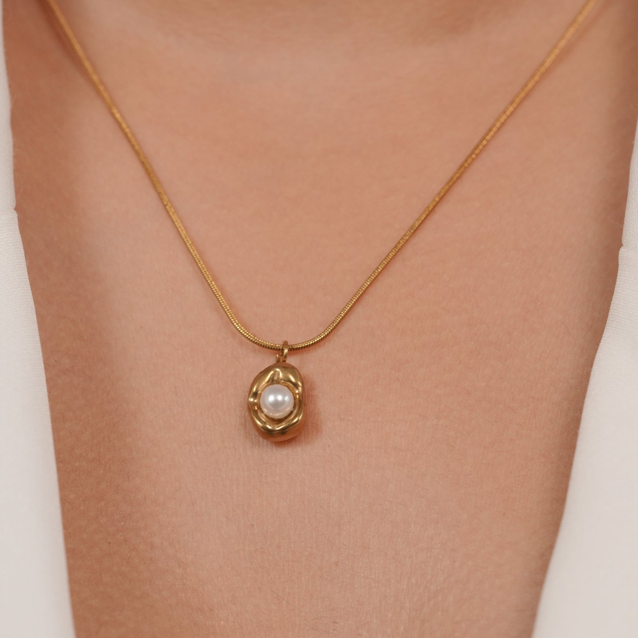 Nested Pearl Necklace
