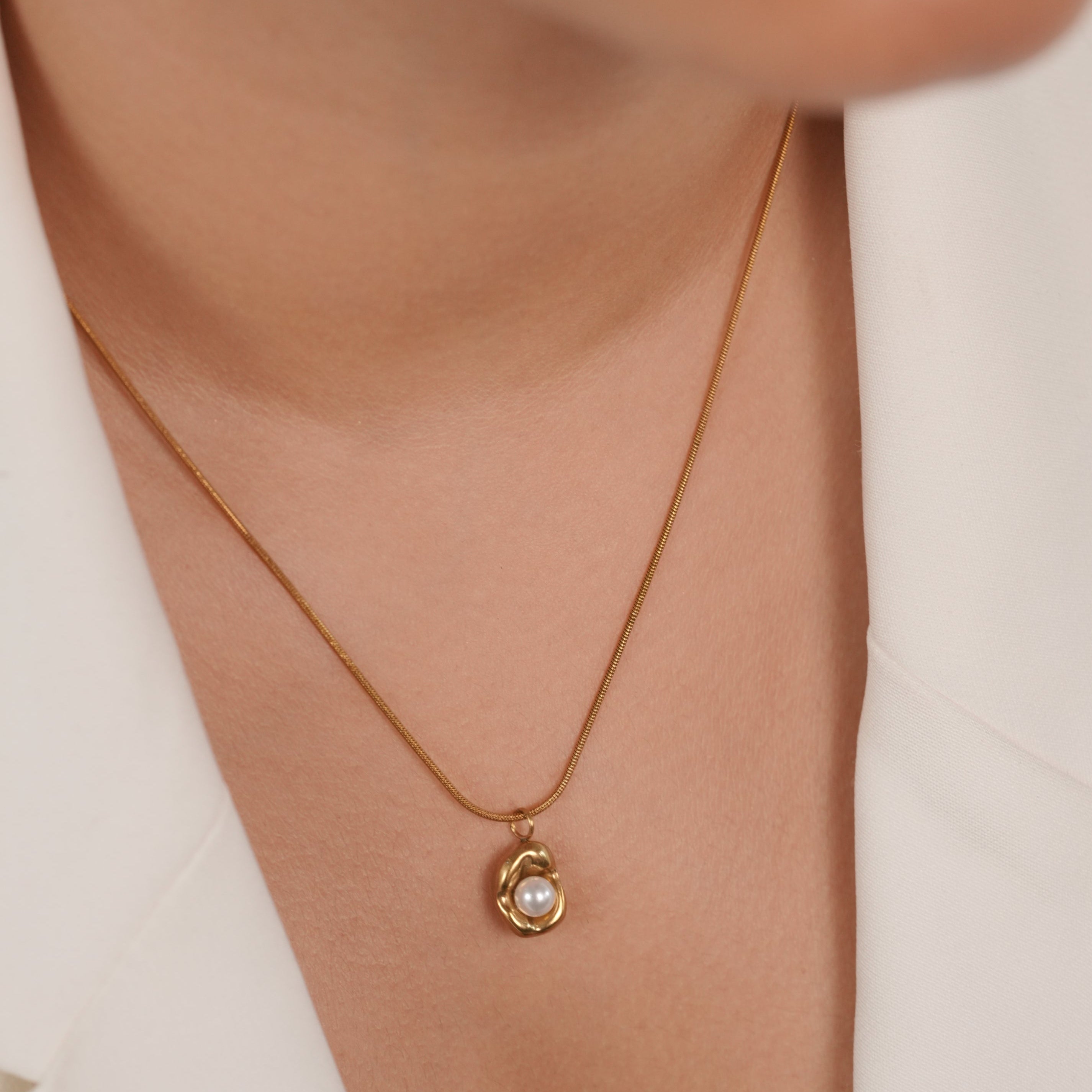 Nested Pearl Necklace
