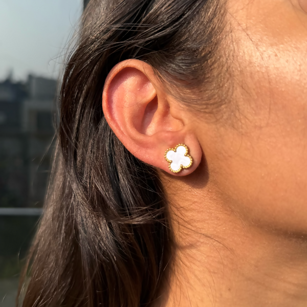 WHITE TRÈFLE EARRINGS - 18K GOLD-PLATED