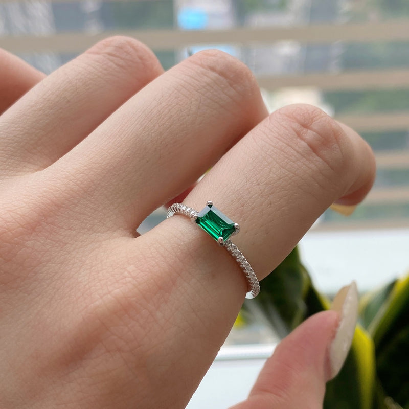 DAINT EMERALD RING - Fine Silver